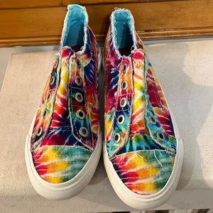 BlowFish Malibu kid’s Rainbow sneakers size 4(big girls);can fit women’s size 6